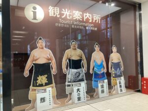 金沢駅東口では石川県出身力士たちがお出迎え